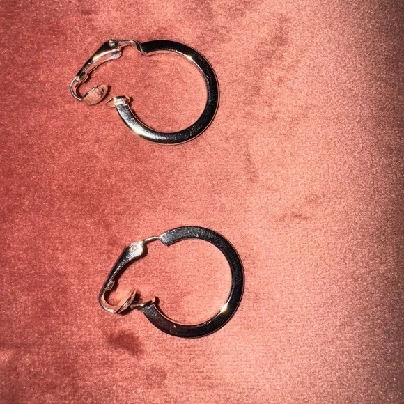 Lot of Vintage Costume Jewelry - 5 pairs of clip on earrings. - Picture 6 of 7